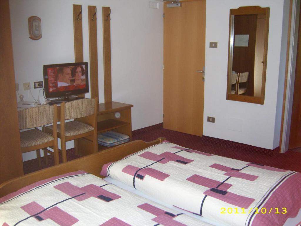 Hotel Elisabeth Мерано Номер фото